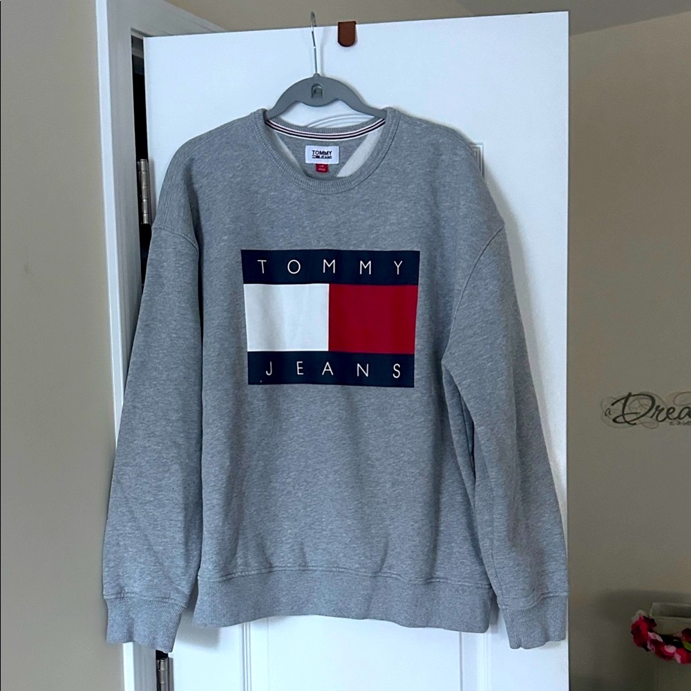 Tommy Hilfiger Gray Crewneck with Iconic logo